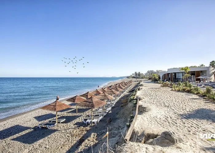 Vivi Homes - Alessio Pool, Sauna, Spa, Gym & 아파트