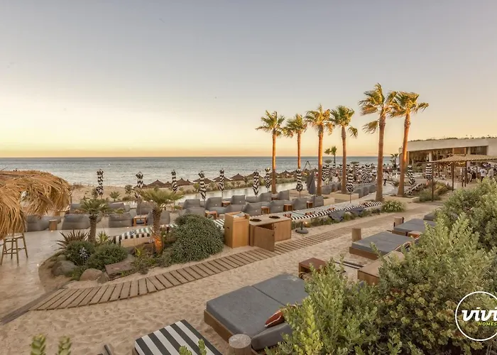 아파트 Vivi Homes - Alessio Pool, Sauna, Spa, Gym & *