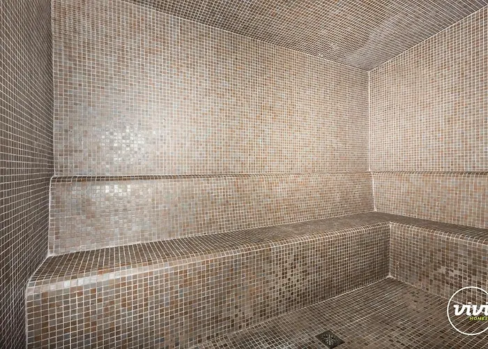 Vivi Homes - Alessio Pool, Sauna, Spa, Gym & 아파트