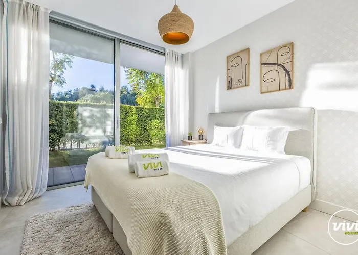 아파트 Vivi Homes - Alessio Pool, Sauna, Spa, Gym &