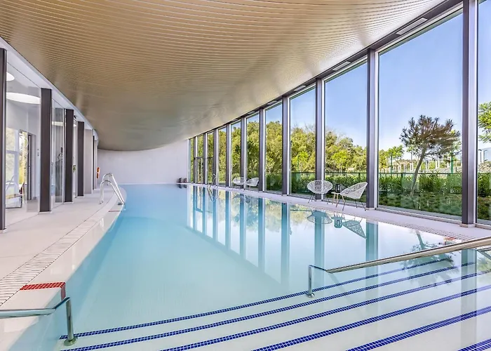 Vivi Homes - Alessio Pool, Sauna, Spa, Gym & 아파트