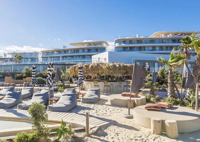 Vivi Homes - Alessio Pool, Sauna, Spa, Gym & Apartamento Estepona