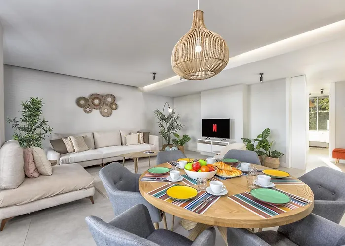 Vivi Homes - Alessio Pool, Sauna, Spa, Gym & Apartment *