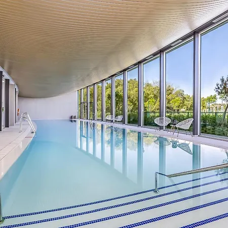 Vivi Homes - Alessio Pool, Sauna, Spa, Gym & Lejlighed